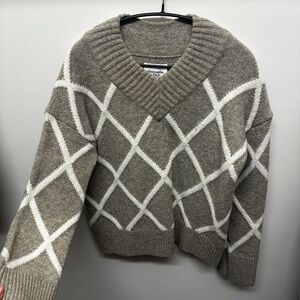 Abercrombie & Fitch Taupe and Cream Knit V-Neck Sweater